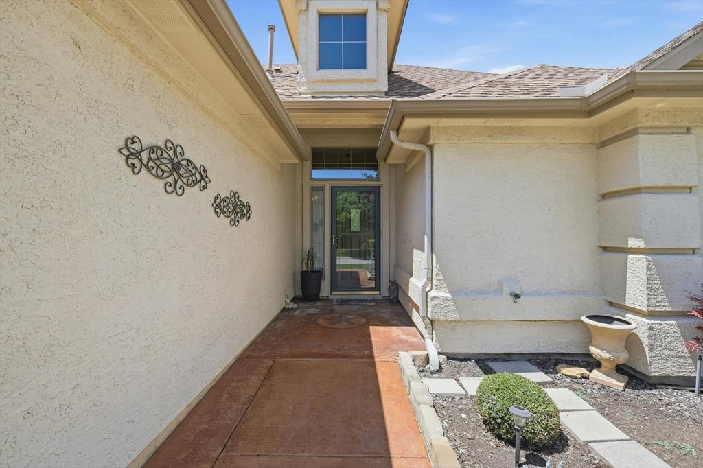 9608 Lindenwood Trail