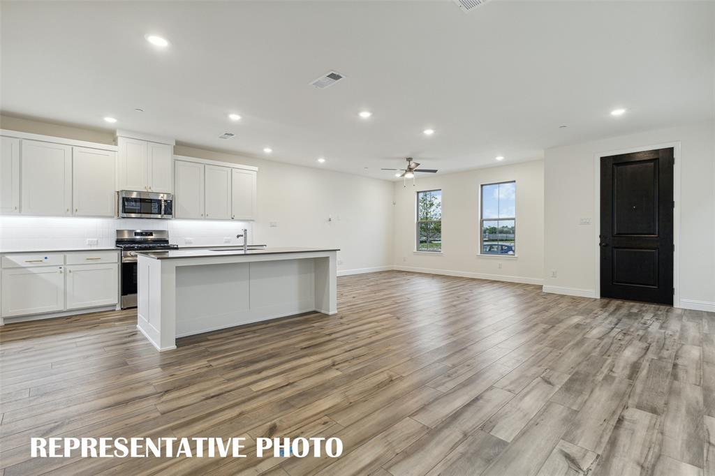 210 Dylan Way
