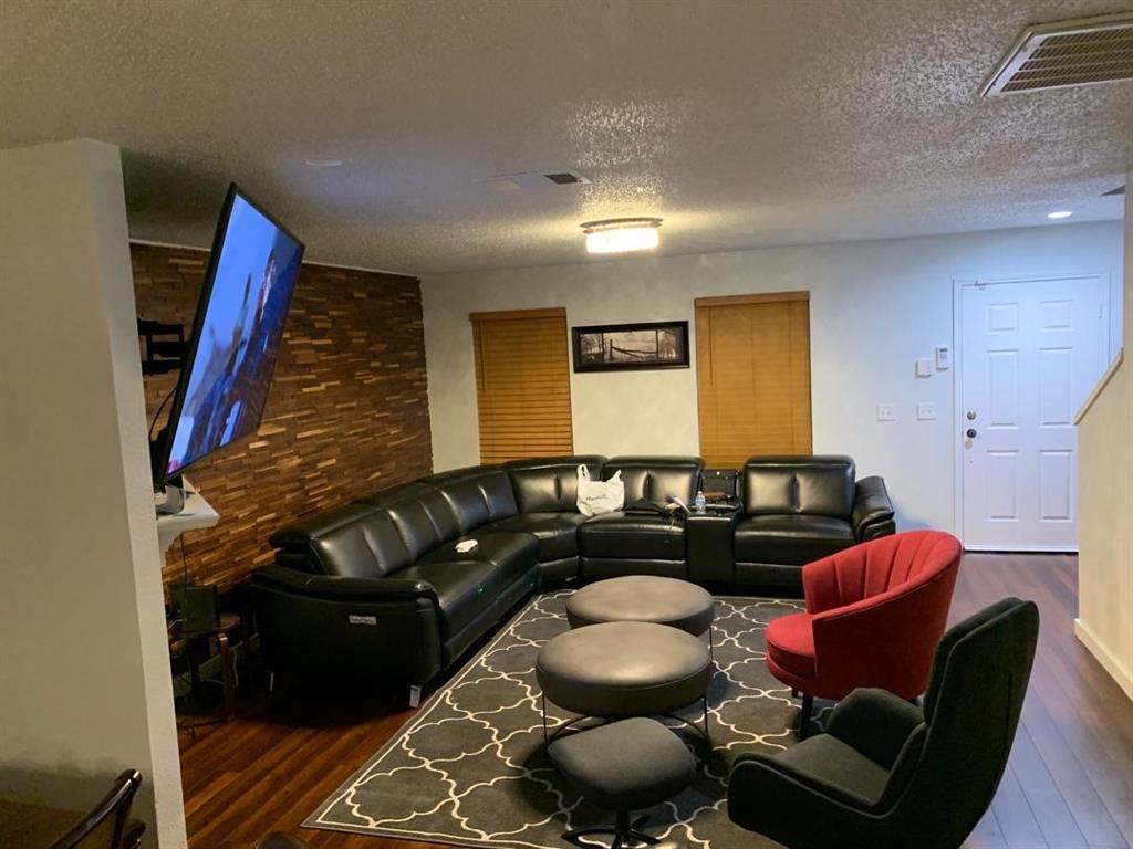 1300 Dundee Drive
