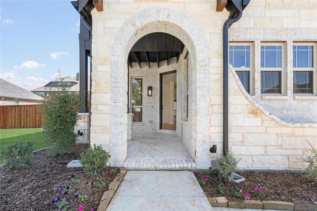 3305 Lakeland Lane