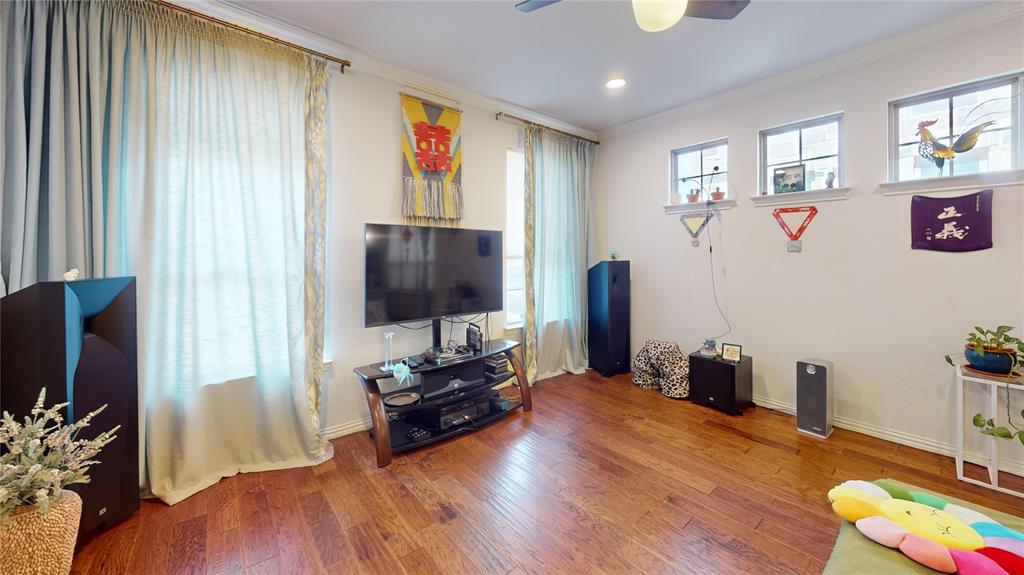 635 Matthew Place