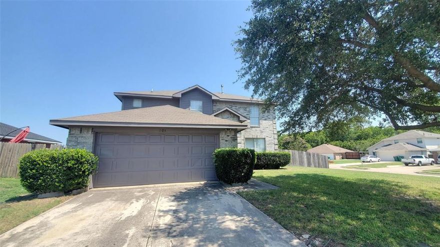 Spacious 3-bedroom, 2-bath home located on a desirable corner lot with mature landscaping. Features a large living room and a formal dining area—perfect for comfortable living and entertaining. No smoking, Call today for showing