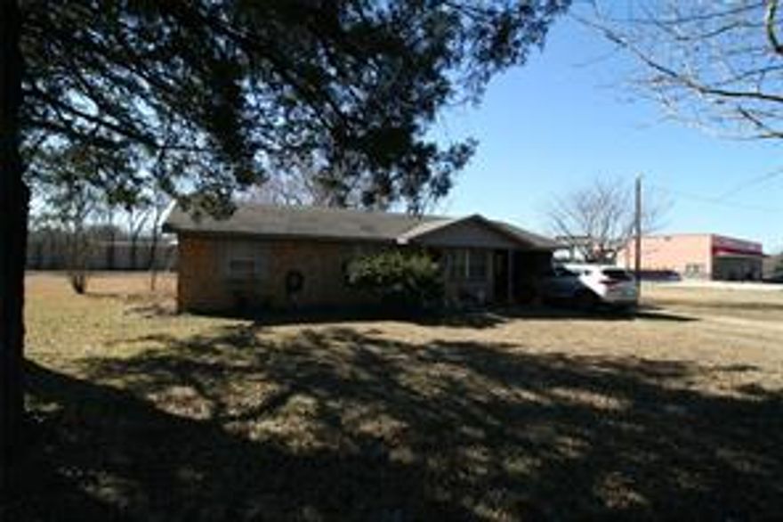 Great home for first time homeowners or investors.  This property is located only a short drive from Tyler and minutes from historic downtown Edom.