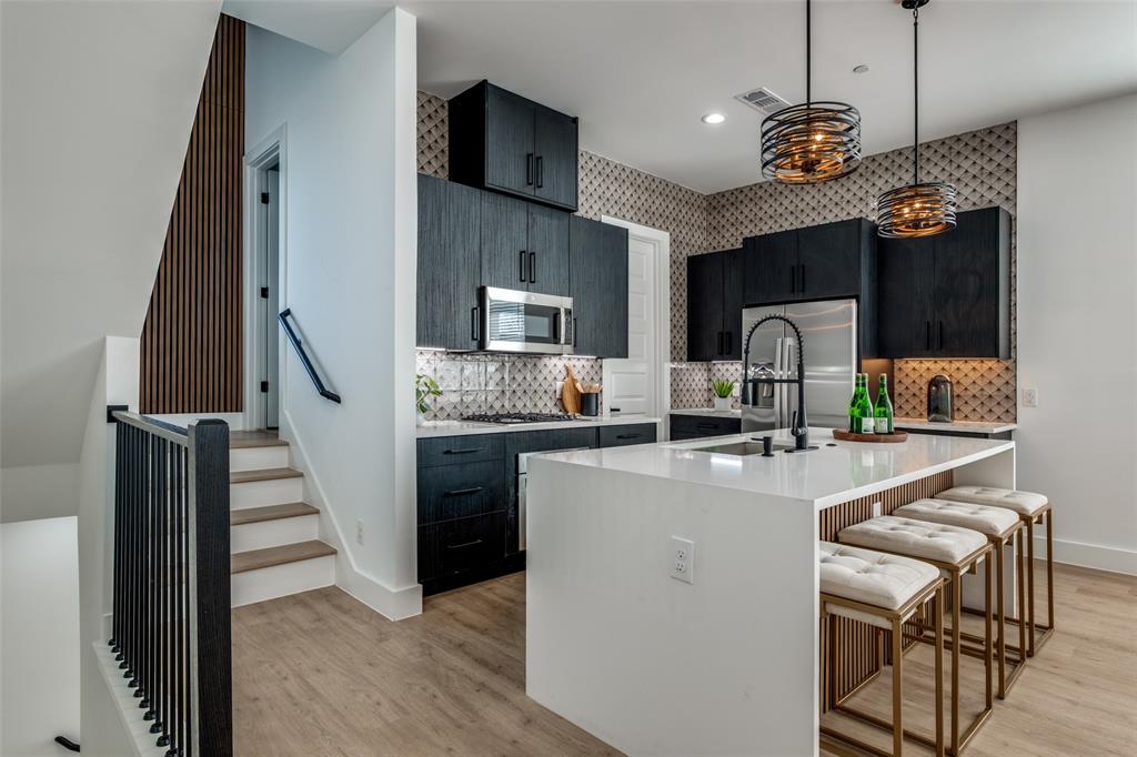 Dallas Land & Loan Cos Add 03 - Residential Lease