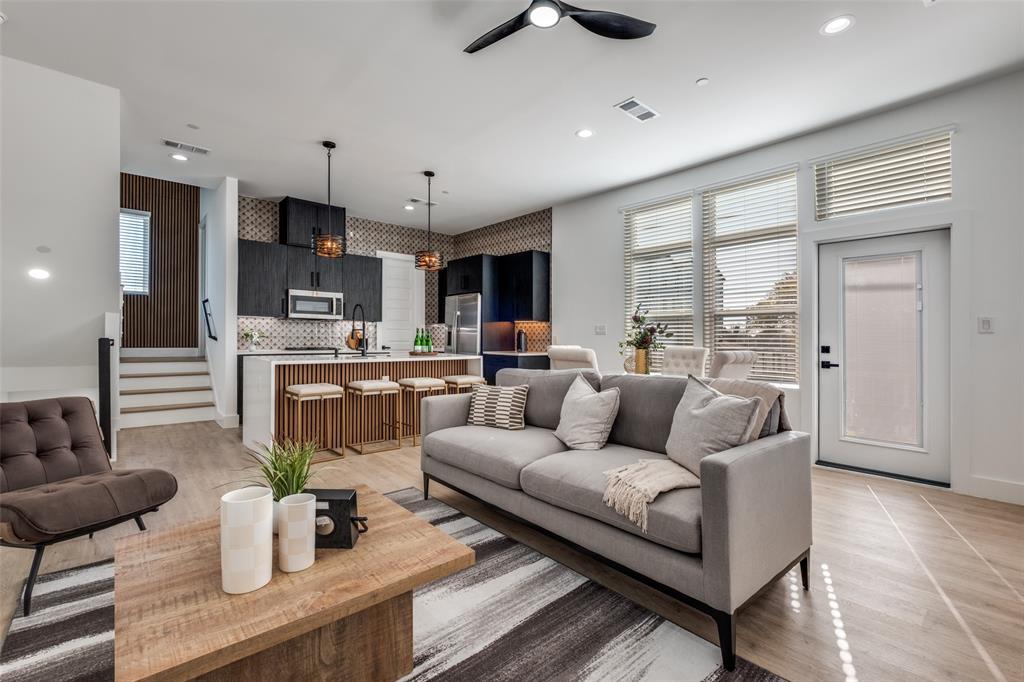 Dallas Land & Loan Cos Add 03 - Residential Lease