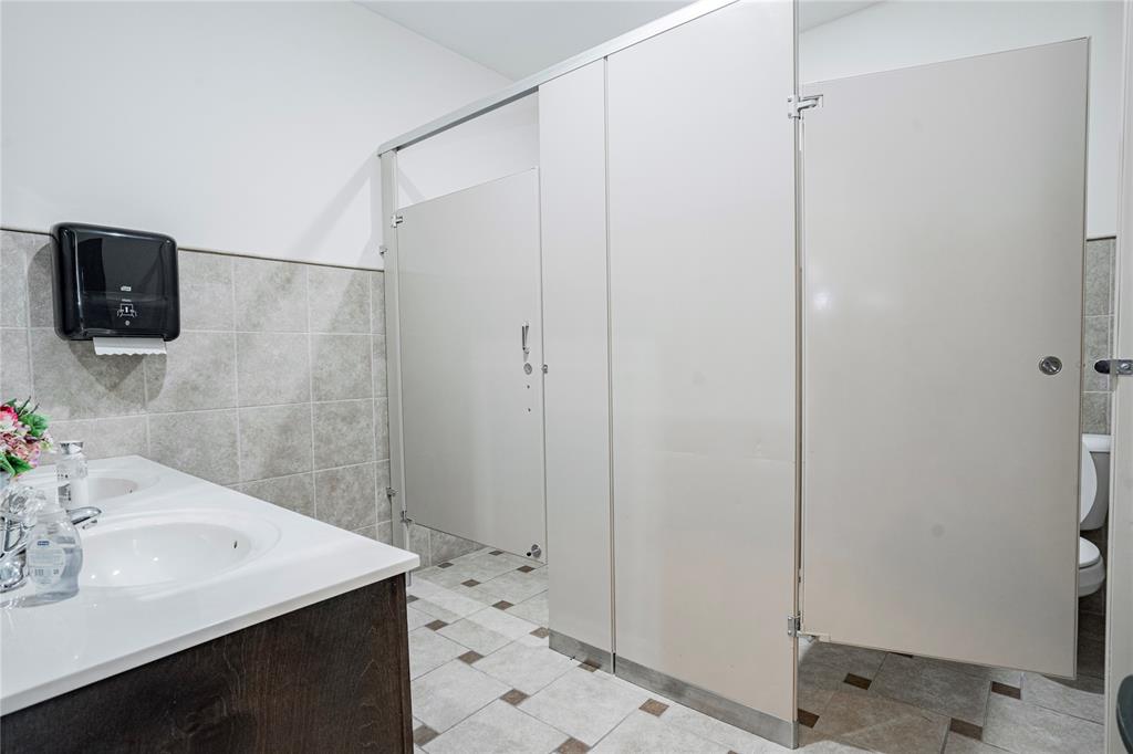 A0229 - DAVIS GEORGE W - Commercial Sale