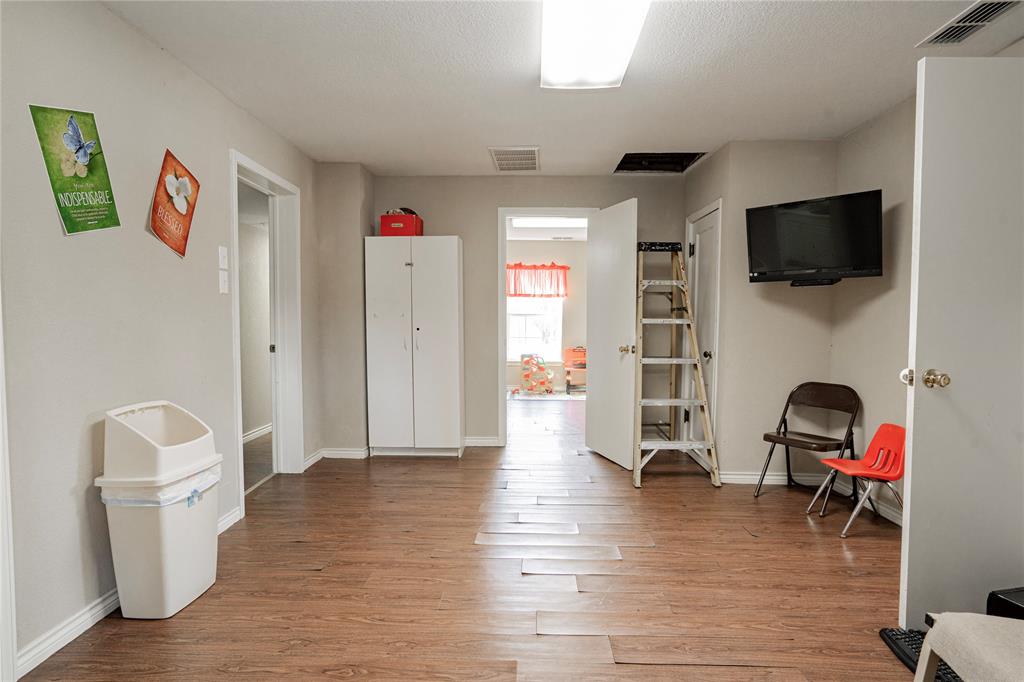 A0229 - DAVIS GEORGE W - Commercial Sale