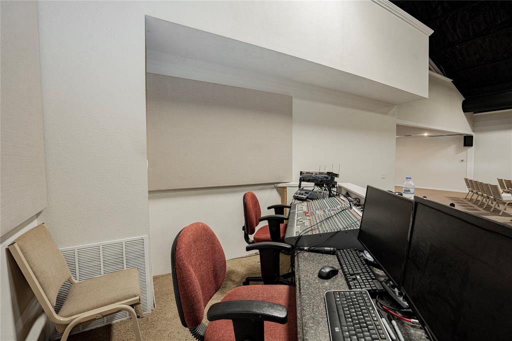 A0229 - DAVIS GEORGE W - Commercial Sale