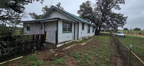 A home in De Leon