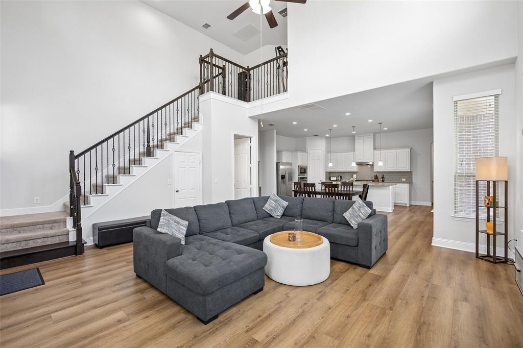 3709 Cliffstone Way