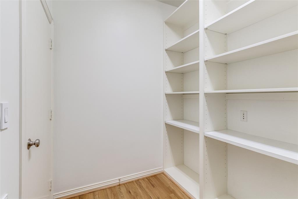 Gregory Twnhms 01 - Residential Lease