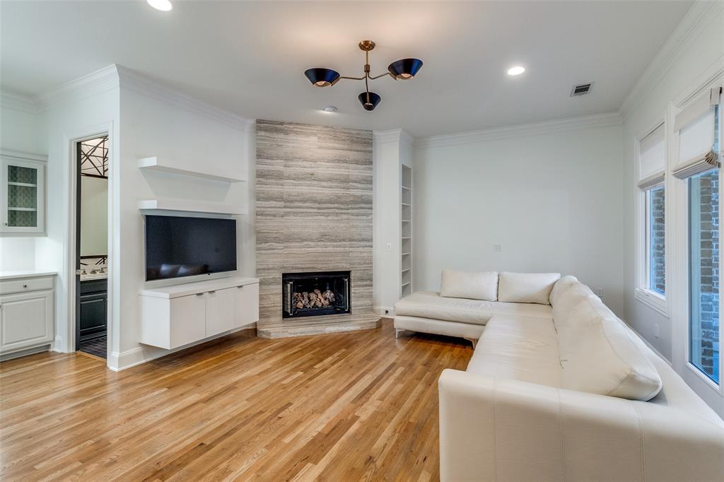 Gregory Twnhms 01 - Residential Lease