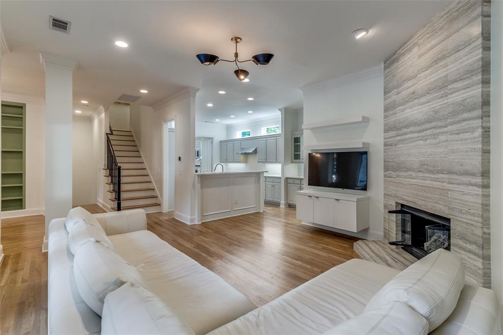 Gregory Twnhms 01 - Residential Lease