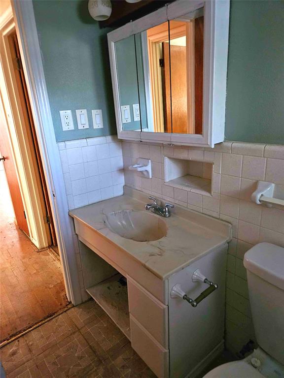 HOLLIS - Residential