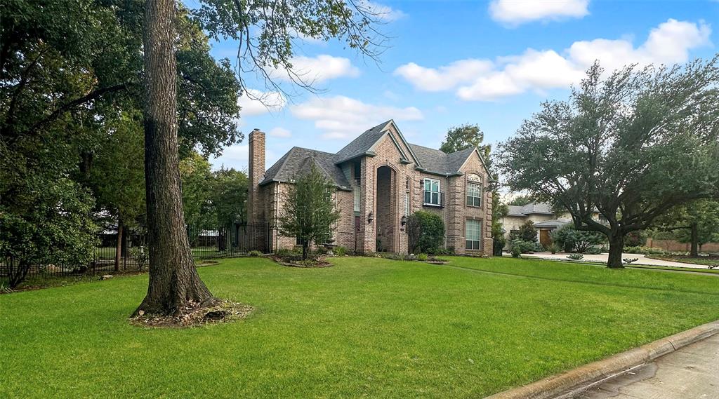 525 Ravenaux Drive