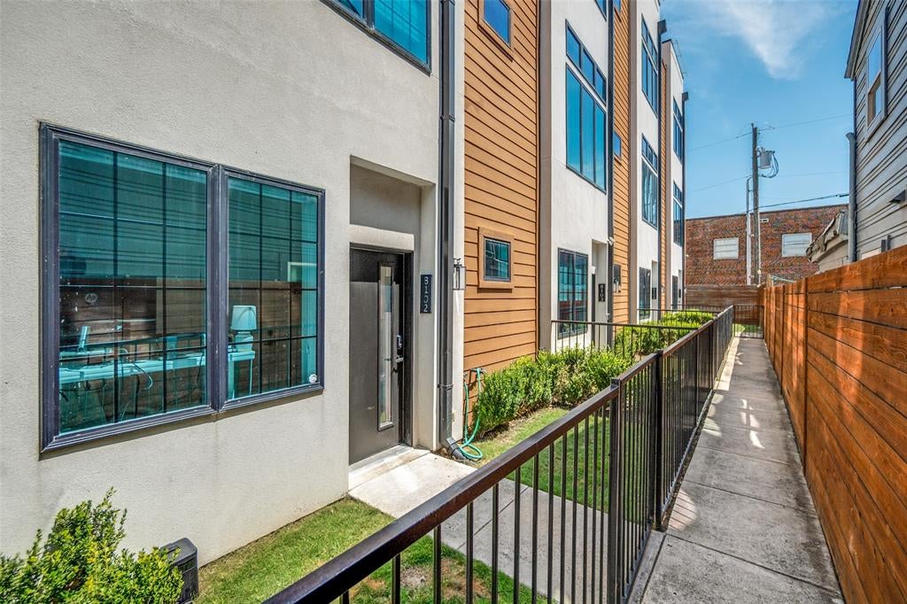 1910 Caddo Street B102