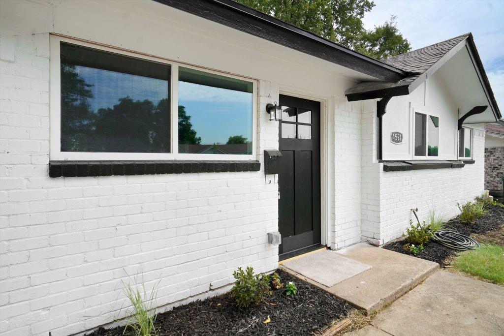 4521 Gary Drive