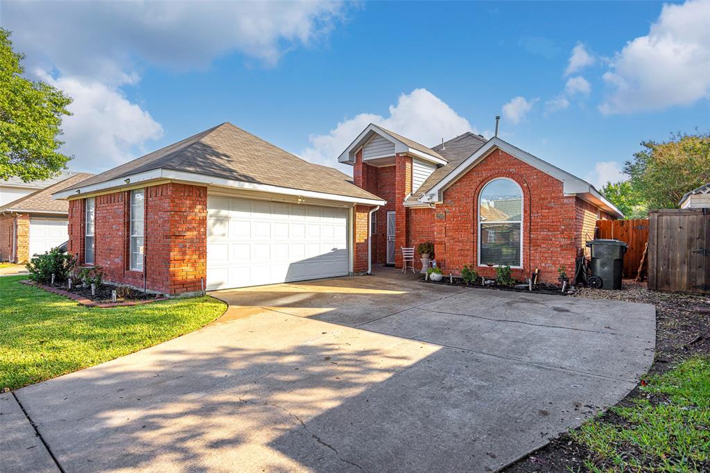 2202 Ashwood Court