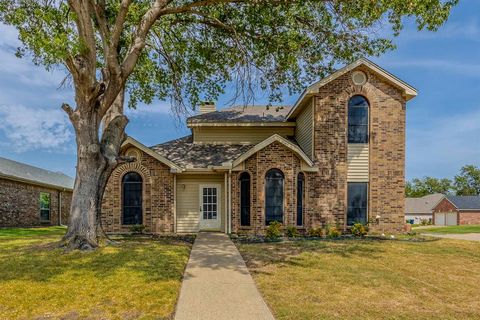 5102 Wood Creek Lane Garland TX 75044