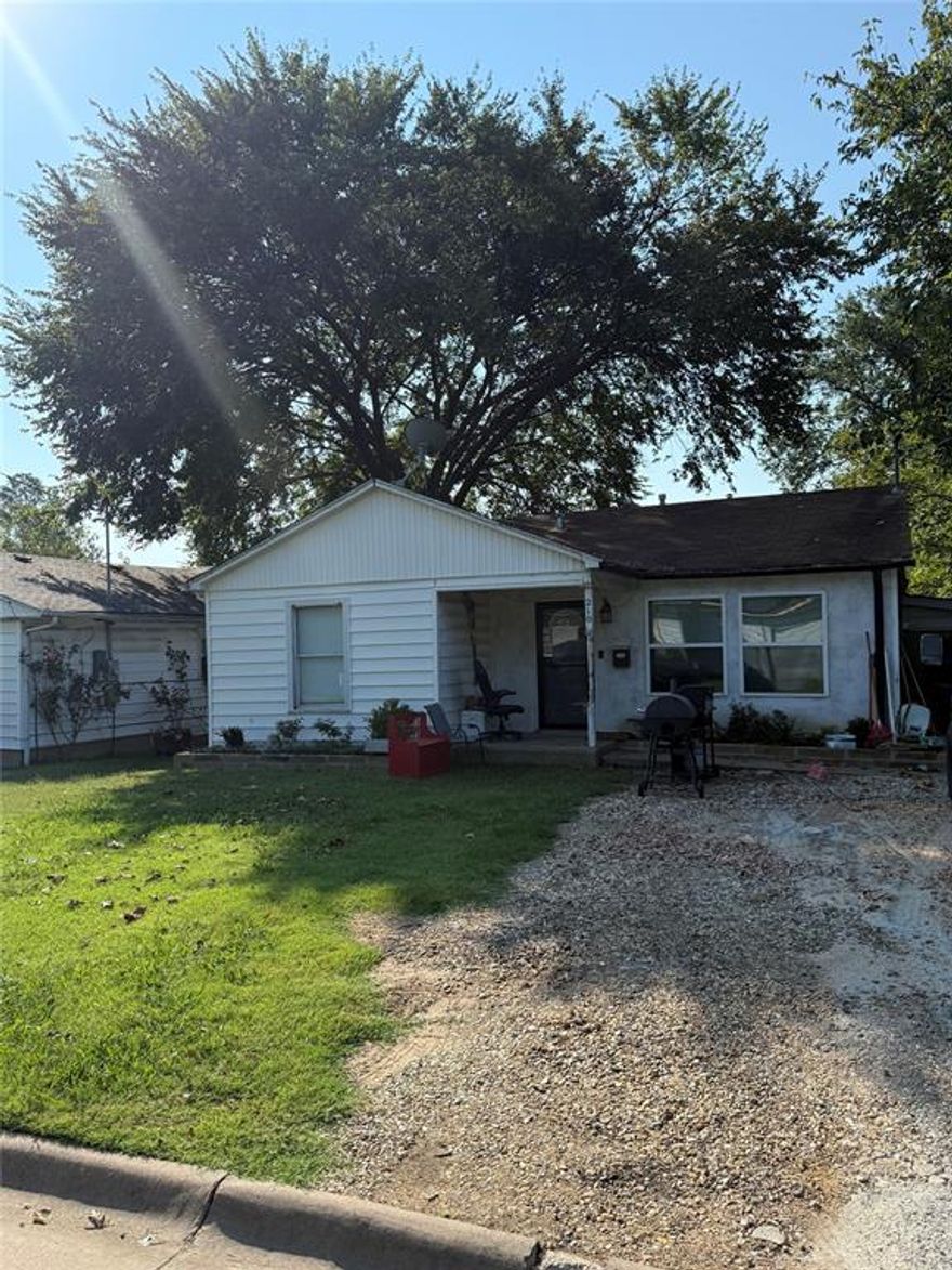 Investor Special in Sherman, TX!
Don’t miss this opportunity to own a 3-bedroom, 1-bath home in the heart of Sherman with easy access to Hwy 75 and just minutes from shopping, dining, and local conveniences. Inside, you’ll find a spacious living room and large kitchen with plenty of potential. The property also features a new water heater. Whether you’re looking for a fix-and-flip project or want to renovate and create your dream home, this property is ready for its next chapter.