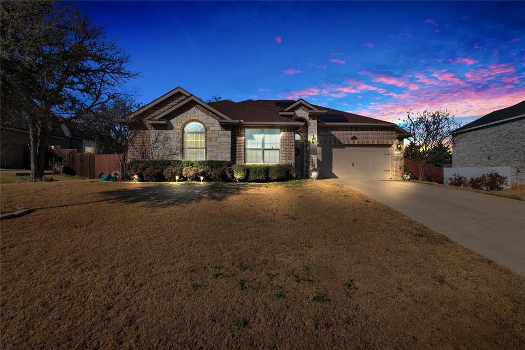 Photo of 7358 Waterwell Trail, Forest Hill, TX 76140 (MLS # 21178229)