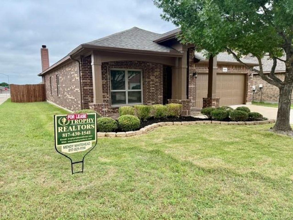 Photo of 1401 Elkford Lane, Fort Worth, TX 76247 (MLS # 21268517)