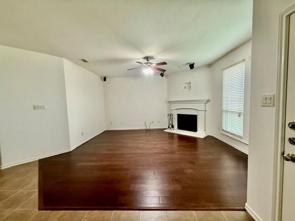 Photo of 1401 Elkford Lane, Fort Worth, TX 76247 (MLS # 21268517)