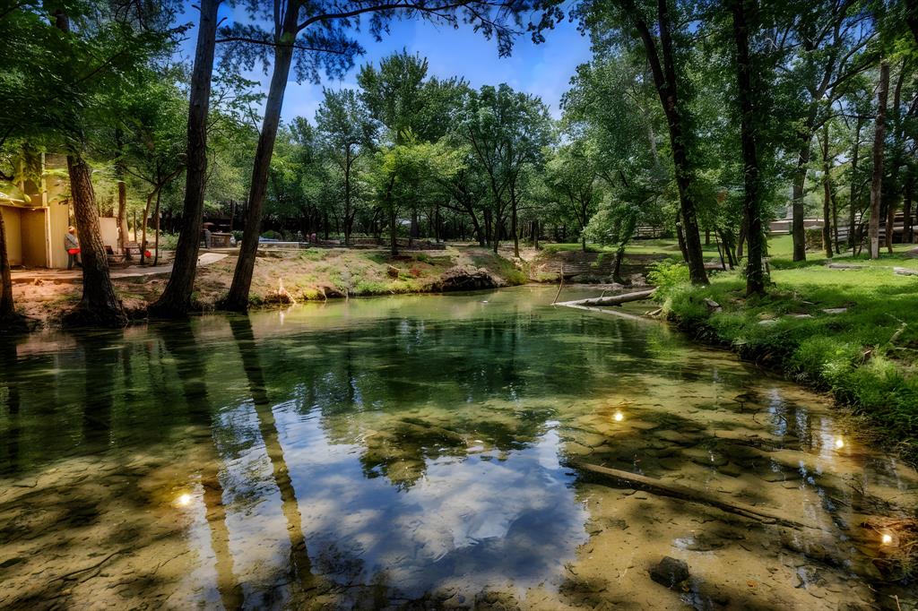 2715 Green Oaks Boulevard