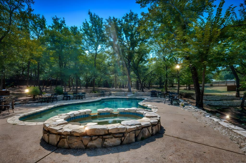 2715 Green Oaks Boulevard