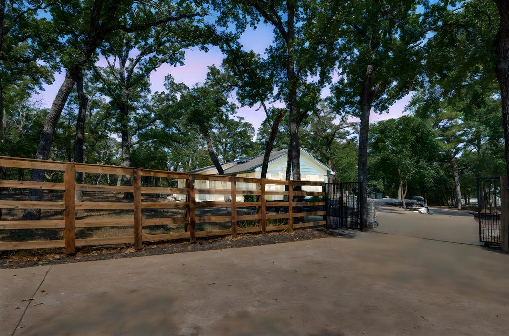 2715 Green Oaks Boulevard