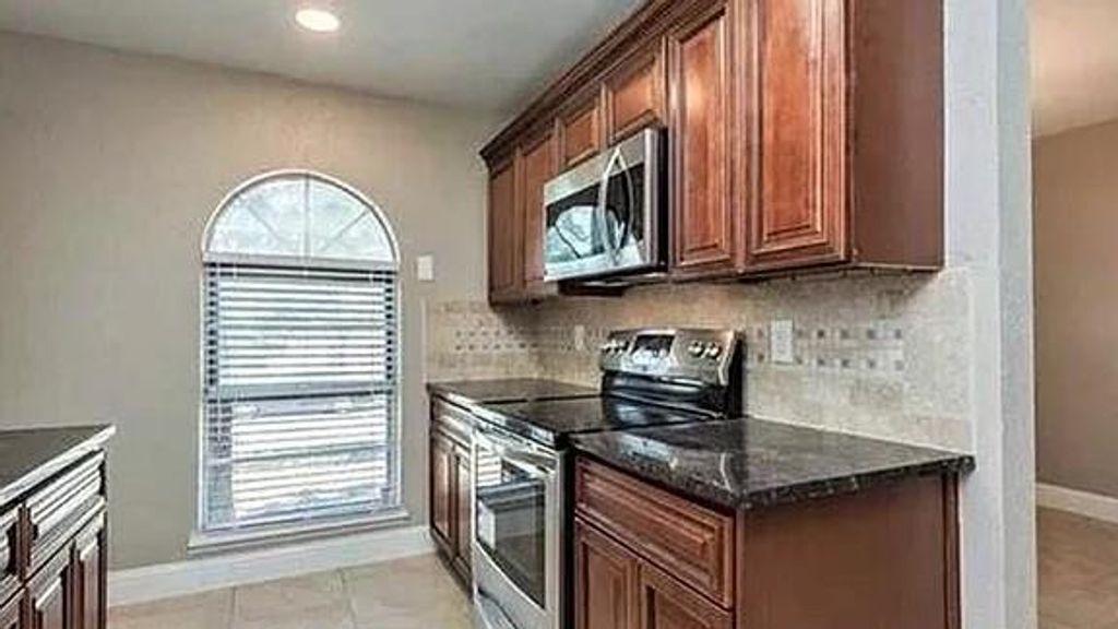 Photo of 1904 Haymeadow, Carrollton, TX 75007 (MLS # 21215527)