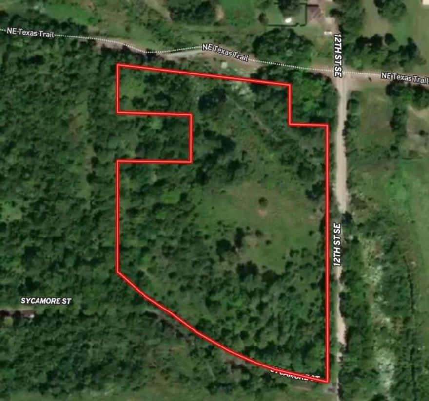 Six acres of investment land for sale in Paris City limits! This property would work great for development, single family residence, apartment complex, or industrial use. This property has access from two city streets. Come take a look!