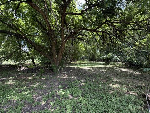 Photo of 5101 Beverly Drive, Beverly Hills, TX 76711 (MLS # 21310452)
