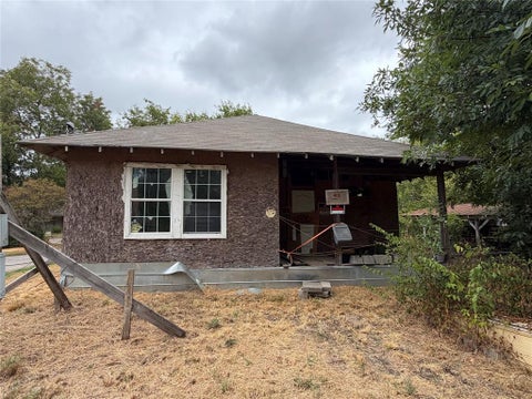 Photo of 405 Charter Street, Whitesboro, TX 76273 (MLS # 21401416)
