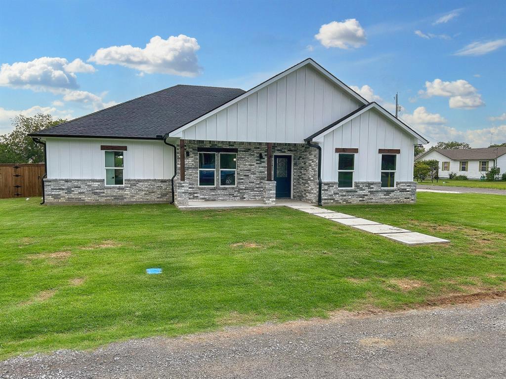 View Leonard, TX 75452 house