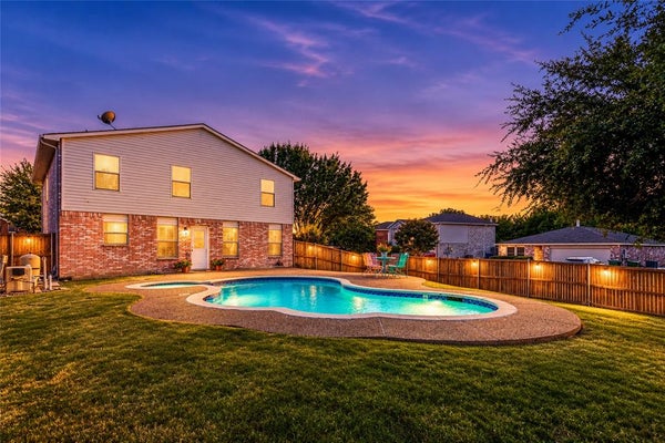 1301 MILL XING, GARLAND, TX 75040 - Image c0a2c8bac609e11ab84e87ac174b86ef/572490101