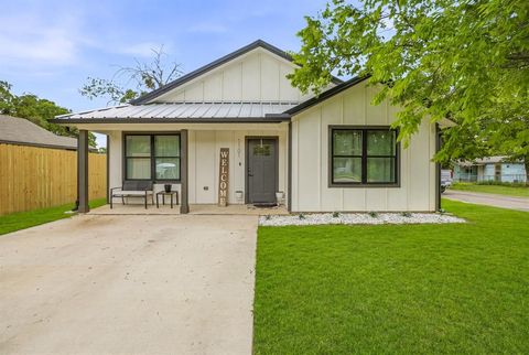Photo of 1101 N Mccart Street, Stephenville, TX 76401 (MLS # 21247168)