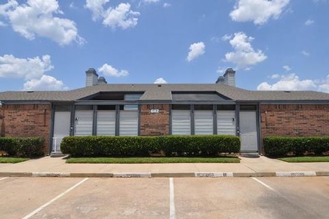 642 Bellaire Drive Unit D, Hurst, TX 76053 - #: 20724431