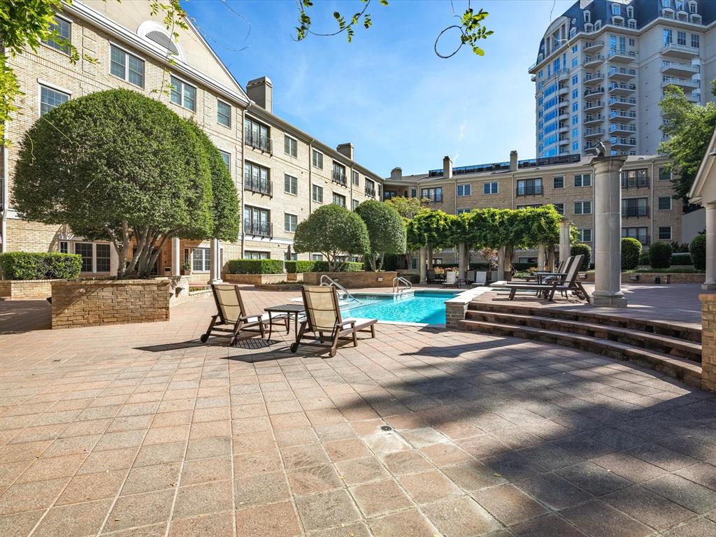 Wyndemere Condo - Residential