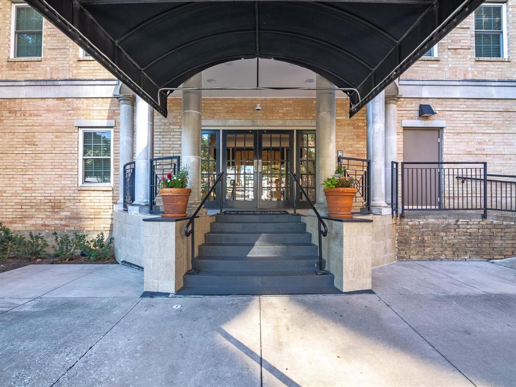 Wyndemere Condo - Residential