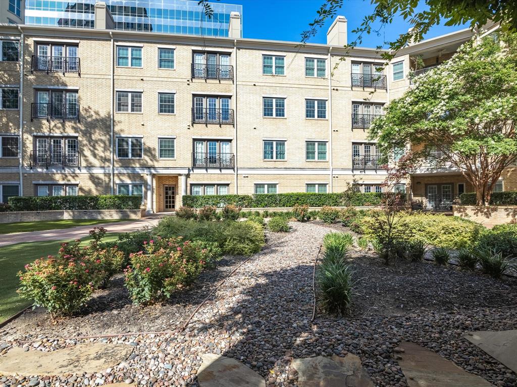 Wyndemere Condo - Residential