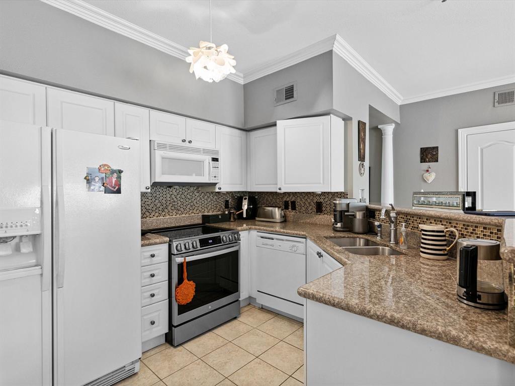 Wyndemere Condo - Residential