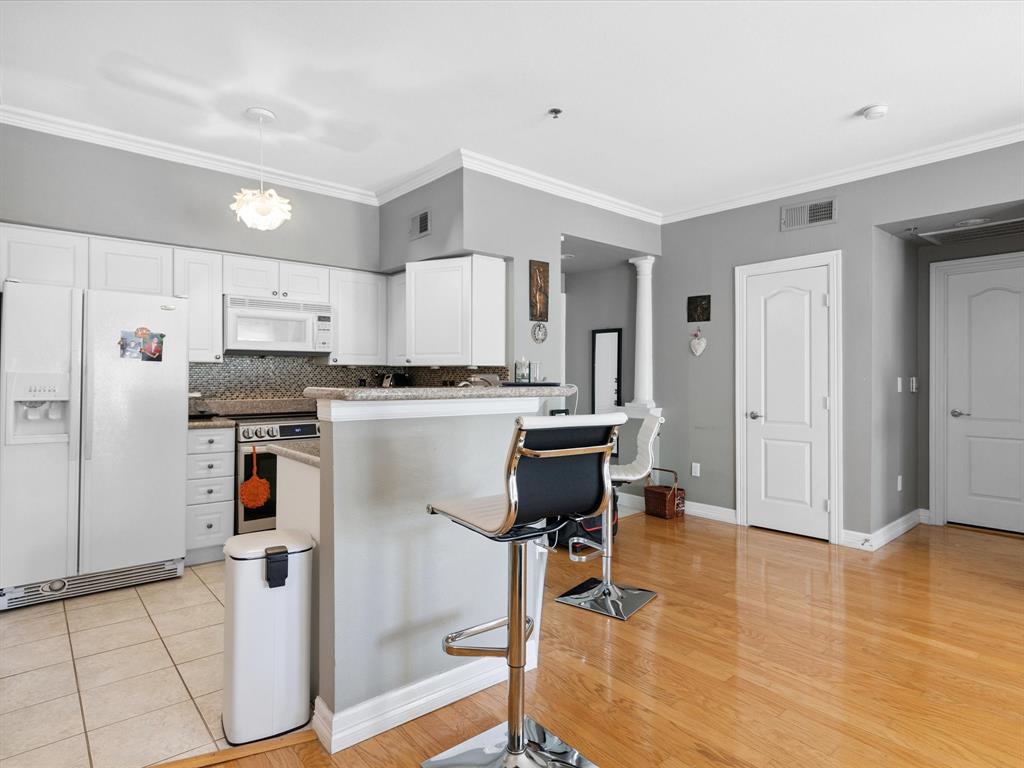 Wyndemere Condo - Residential