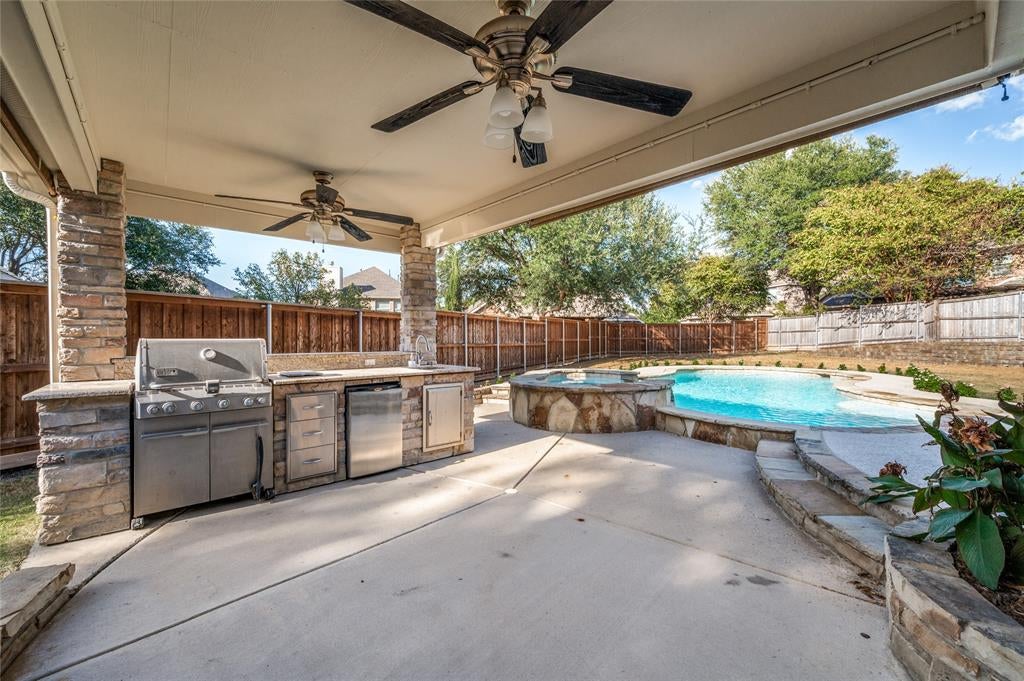 2405 Warwick Circle