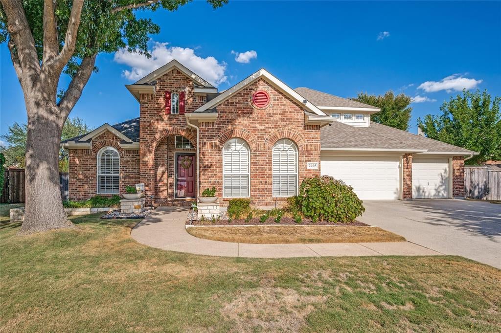 2405 Warwick Circle