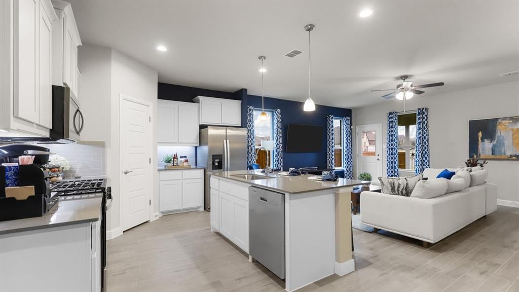 15048 SPLENDOR Street