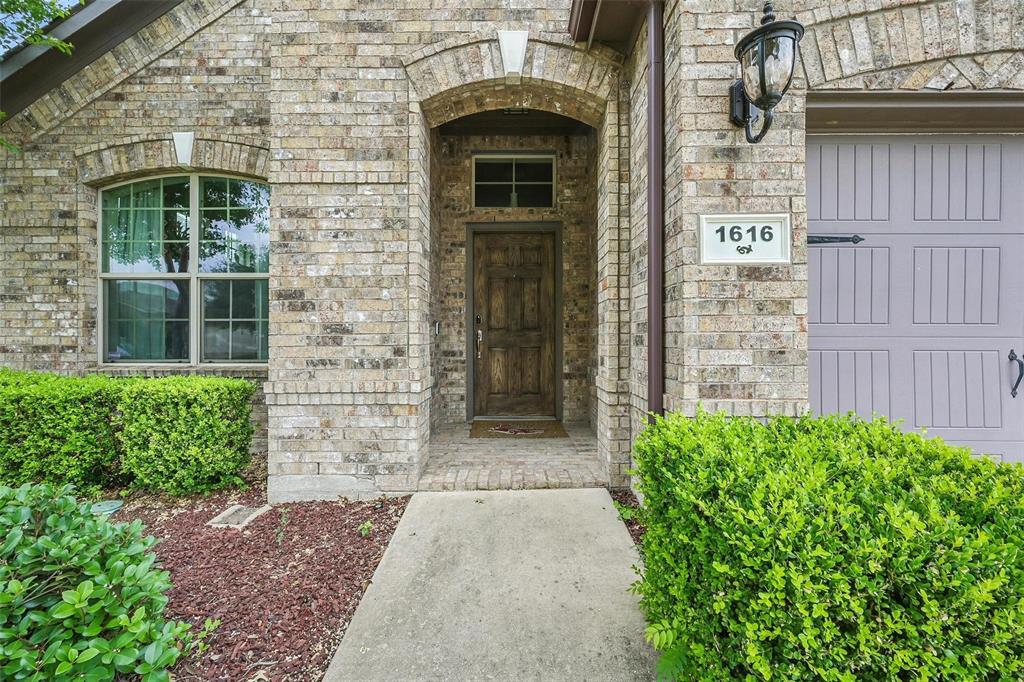 1616 Nightingale Drive