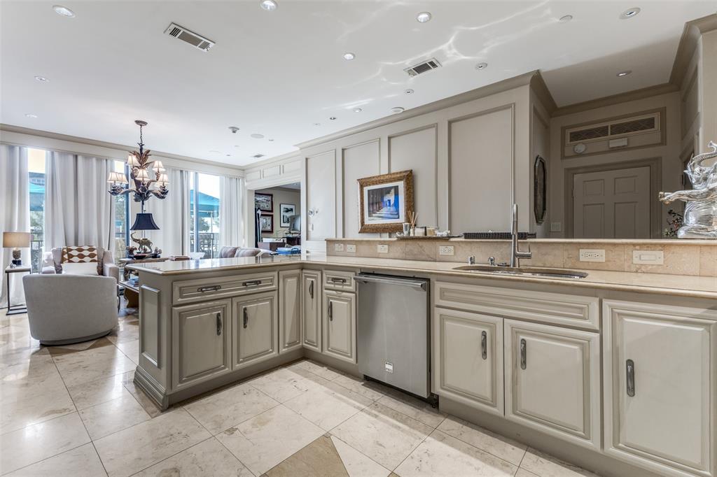 5909 Luther Lane 707