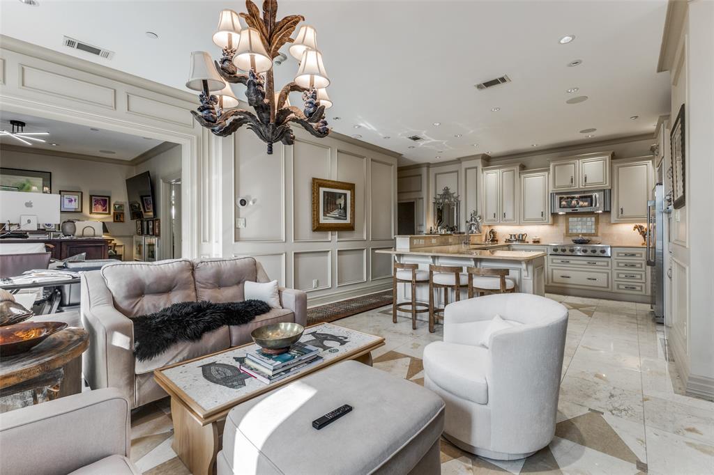 5909 Luther Lane 707