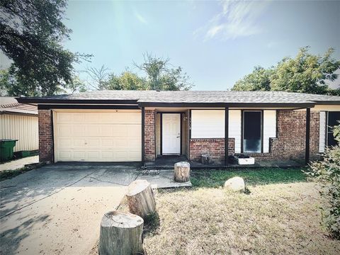 Photo of 5728 Bonner Dr, Haltom City, TX 76148 (MLS # 21095053)